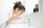Salt Water for the Face? Discover 5 Benefits of Washing and When to Be Cautious