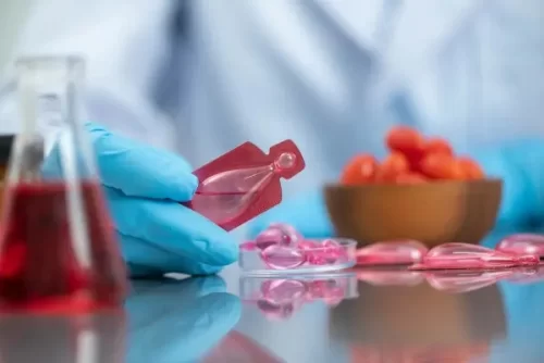 Kako napraviti prirodni serum za lice kod kuće – jednostavan recept i saveti