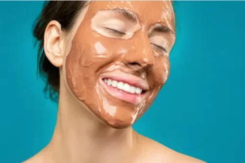 Kako napraviti prirodnu masku za lice od meda i jogurta kod kuće – jednostavni koraci i saveti za negu kože