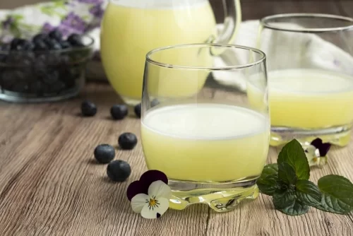 Surutka za lepu kožu ruku: Prirodni eliksir koji usporava starenje i neguje iznutra i spolja