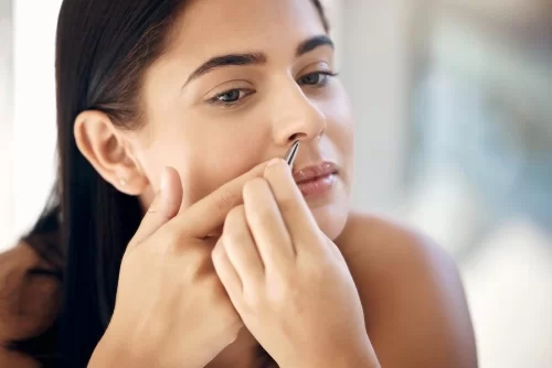Uklanjanje dlačica iz nosa: Zašto može biti opasno i šta kažu dermatolozi