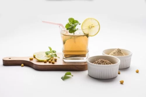 Voda s kimom – jednostavan prirodni napitak za blistavu kožu i sporije starenje