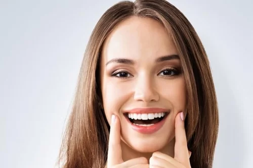 Prirodno izbeljivanje zuba kod kuće: Namirnice koje vraćaju osmeh