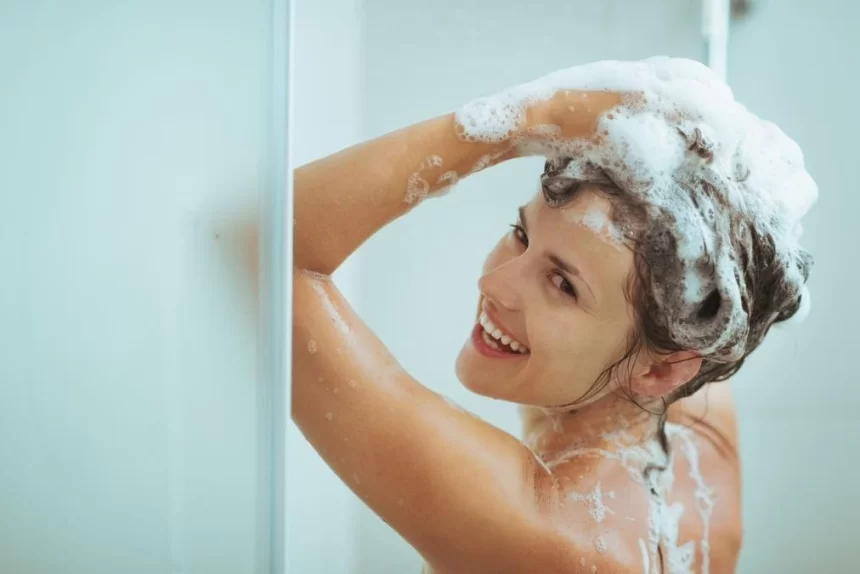 Koliko često treba prati kosu? Stručnjak otkriva šta se dešava posle 7 dana bez pranja
